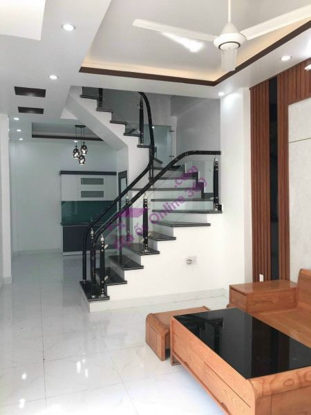 Nhà mặt đường Khúc Thừa Dụ, 72m 4 tầng, Thang Máy, đẹp như mới, Giá 8.4 tỉ