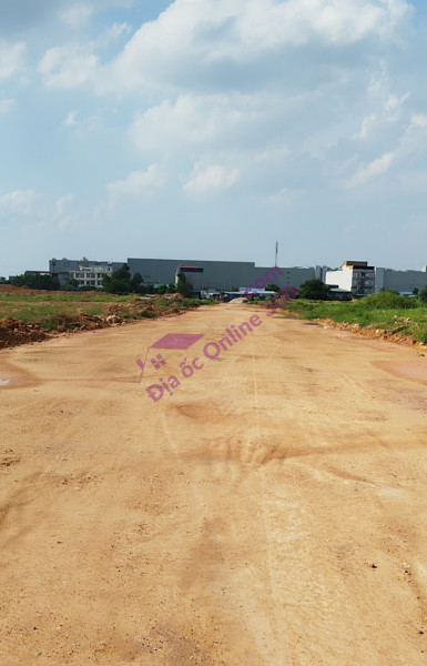 ( CHÍNH CHỦ) bán đất tặng nhà 3 tầng mới đẹp, trước mặt có ki ốt kinh