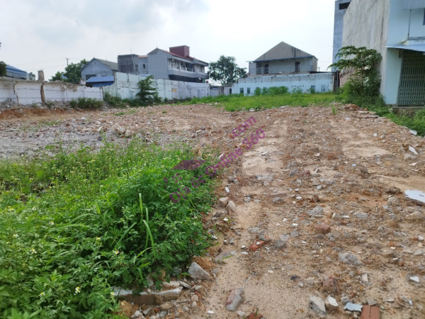 ( CHÍNH CHỦ) bán đất tặng nhà 3 tầng mới đẹp, trước mặt có ki ốt kinh