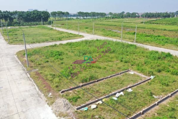 Bán 40m đất thị trấn giá hơn tỷ, hai mặt tiện đối diện chợ