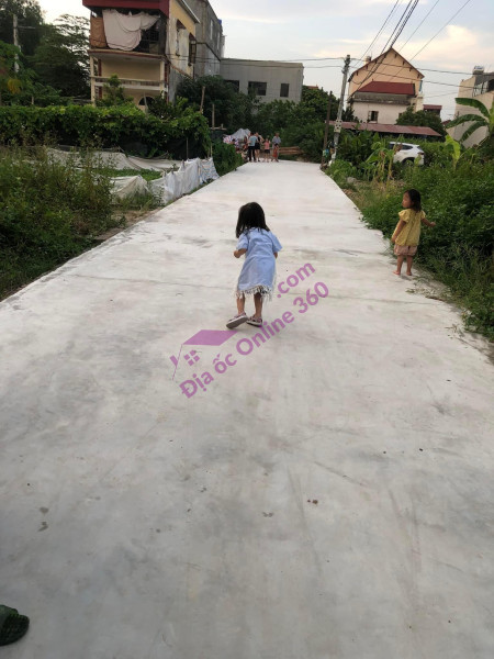 Bán 40m đất thị trấn giá hơn tỷ, hai mặt tiện đối diện chợ