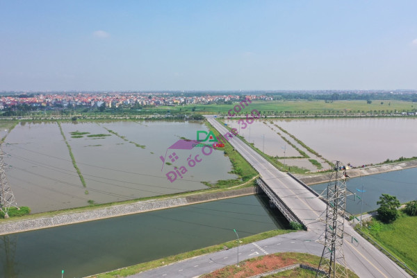 Bán 40m đất thị trấn giá hơn tỷ, hai mặt tiện đối diện chợ