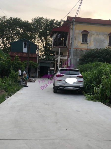 Bán 40m đất thị trấn giá hơn tỷ, hai mặt tiện đối diện chợ