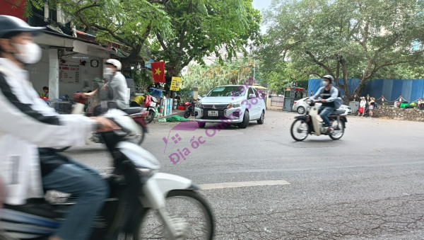 Bán nhà Đội Cấn MẶT NGÕ KINH DOANH - NHÀ ĐẸP - TẶNG FULL NỘI THẤT. 45m, 5