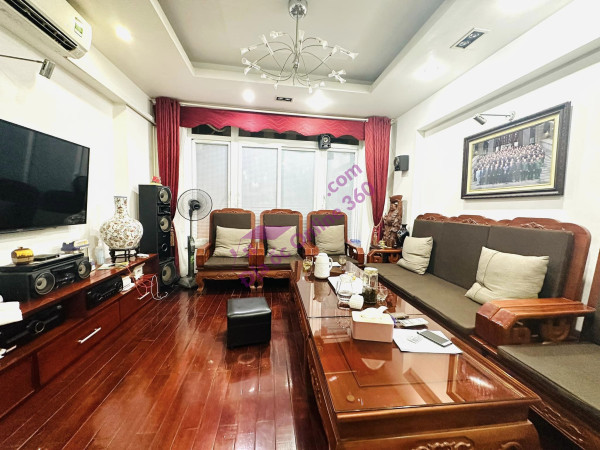 TÒA CCMN TẠI TRUNG HÒA CẦU GIẤY, 8 TẦNG, 29 PHÒNG, MT 9.3M, DOANH THU
