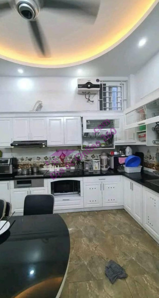 CHÍNH CHỦ BÁN GẤP NHÀ PHẠM VĂN ĐỒNG, GẦN PHỐ, ngay ÔTÔ, 3 bên THOÁNG, 52M,