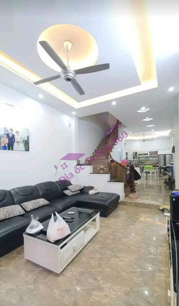 CHÍNH CHỦ BÁN GẤP NHÀ PHẠM VĂN ĐỒNG, GẦN PHỐ, ngay ÔTÔ, 3 bên THOÁNG, 52M,