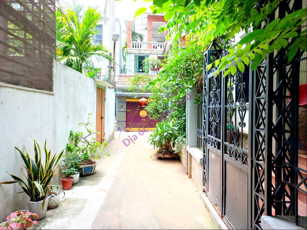 BÁN NHÀ NGÕ ÂU CƠ TRONG ĐÊ 49M2, 5 TẦNG DÂN XÂY THIẾT KẾ ĐẸP VỀ Ở NGAY