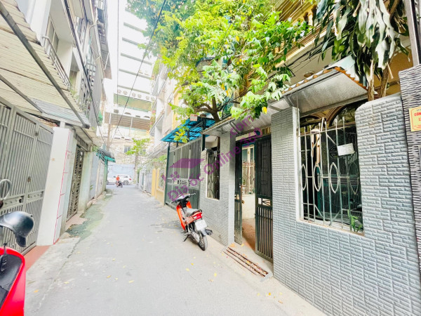 BÁN NHÀ NGÕ PHỐ HÀO NAM ĐỐNG ĐA HN. NHÀ ĐẸP Ở LUÔN. GẦN PHỐ .27M2 4 TẦNG