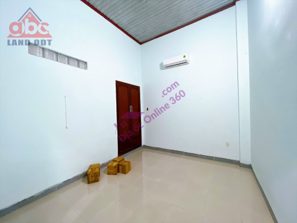Cho thuê nhà Mặt Tiền Nguyễn Khuyến, 5x40 gần chợ Phú Thọ chỉ 8tr