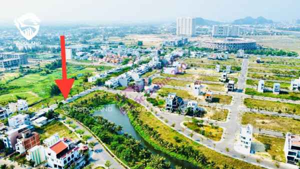 RẤT RẺ: FPT lô 2 mặt tiền 153.6m2 (9mx17.8m) giá 6.2 tỷ. Liên hệ: