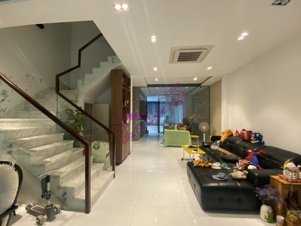 Nhà phố chính chủ riêng hẻm xe hơi 68 m2 chỉ hơn 6 tỷ gần đường Hiệp Bình