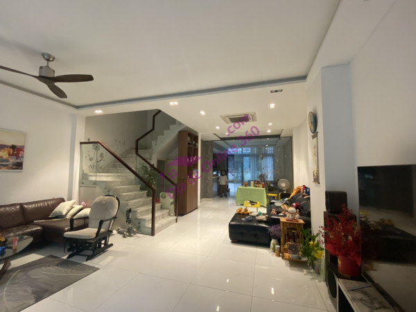 Nhà phố chính chủ riêng hẻm xe hơi 68 m2 chỉ hơn 6 tỷ gần đường Hiệp Bình