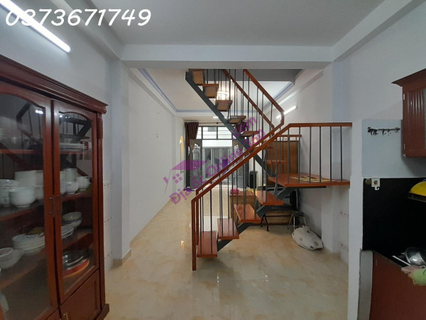 NHÀ 2 TẦNG BTCT MỚI Ở NGAY GIÁ CHƯA TỚI 3 TỶ, SỔ VUÔNG A4