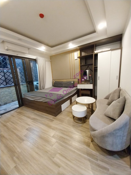 Chủ gửi bán nhanh nhà Nguyễn Đình Hoàn 7 tầng đẹp như mơ, mặt tiền 5.5m