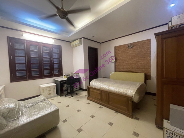 Chủ gửi bán nhanh nhà Nguyễn Đình Hoàn 7 tầng đẹp như mơ, mặt tiền 5.5m