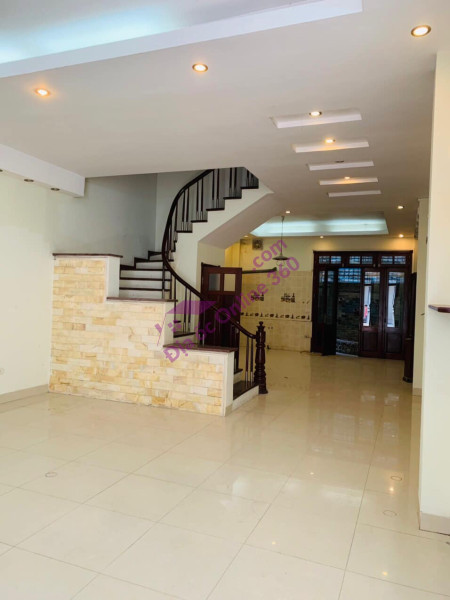 Chủ gửi bán nhanh nhà Nguyễn Đình Hoàn 7 tầng đẹp như mơ, mặt tiền 5.5m