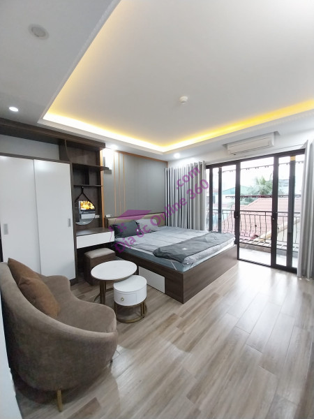 Chủ gửi bán nhanh nhà Nguyễn Đình Hoàn 7 tầng đẹp như mơ, mặt tiền 5.5m