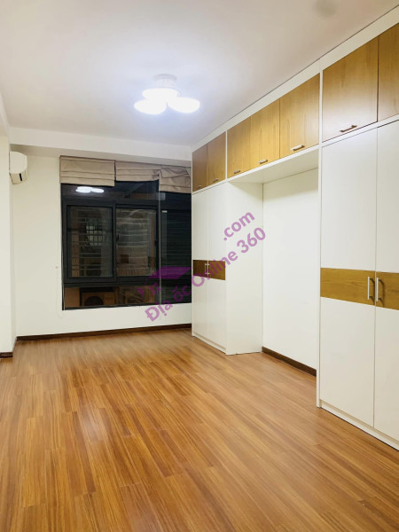 30m ra mặt phố Trần Khát Chân tự xây, ở ngay, sổ đỏ nét 43m, 5 tầng thật