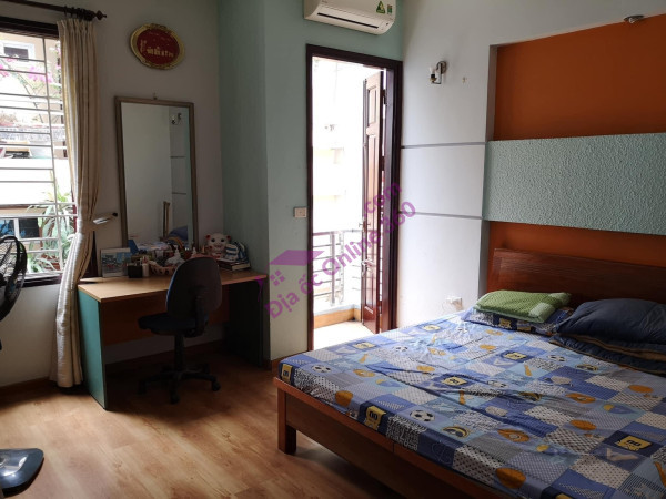 30m ra mặt phố Trần Khát Chân tự xây, ở ngay, sổ đỏ nét 43m, 5 tầng thật