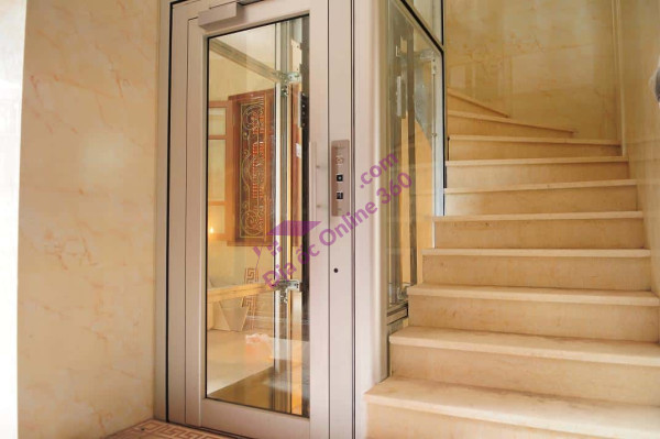 MẶT PHỐ TÔN ĐỨC THẮNG - VỈA HÈ TO - KINH DOANH SẦM UẤT - XÂY TÒA NHÀ VĂN