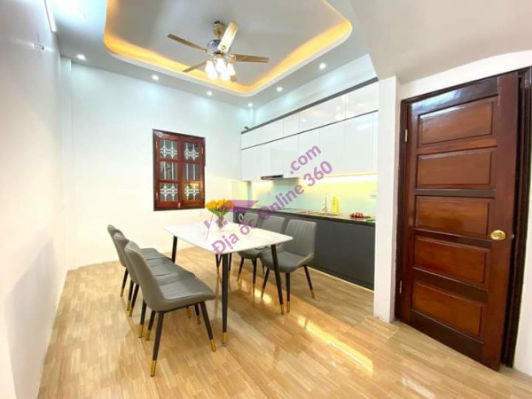 Nhà Đẹp Gốc Đề Ô Tô Đỗ Cổng 32m - 5 Tầng - MT 3.5m - Gía 4.2 Tỷ