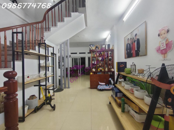 Chính chủ bán nhà 82m2 4 tầng, mặt tiền 5,5m, mặt phố Linh Lang, Đào Tấn,