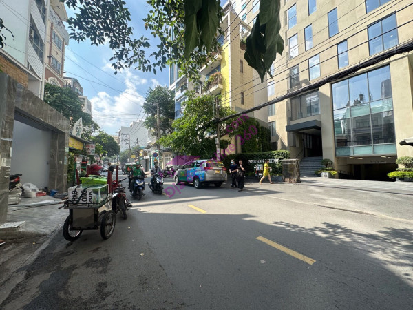 Cho thuê nhà góc 2MT đường Nguyễn Văn Đậu 6x25m giá 40tr