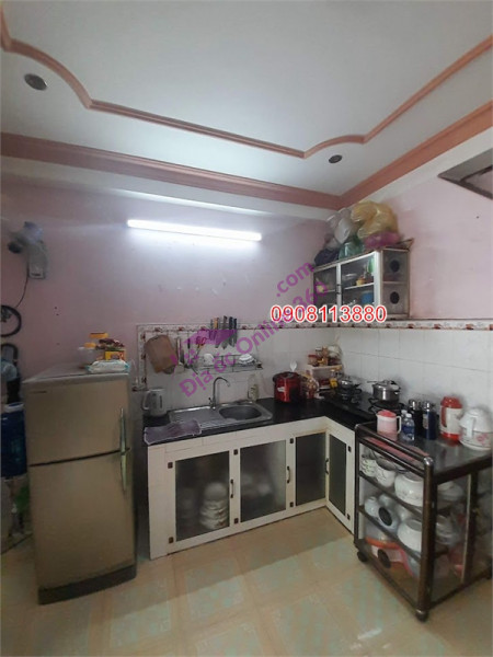 Cô Linh gởi bán bán nhanh nhà 42m2, 3 tầng, trung tâm Quận 10, gần CV Lê