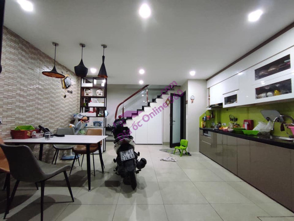 Bán nhà phố Trạm nhỉnh 4 Tỷ ô tô vào nhà, xây dựng 45m2.