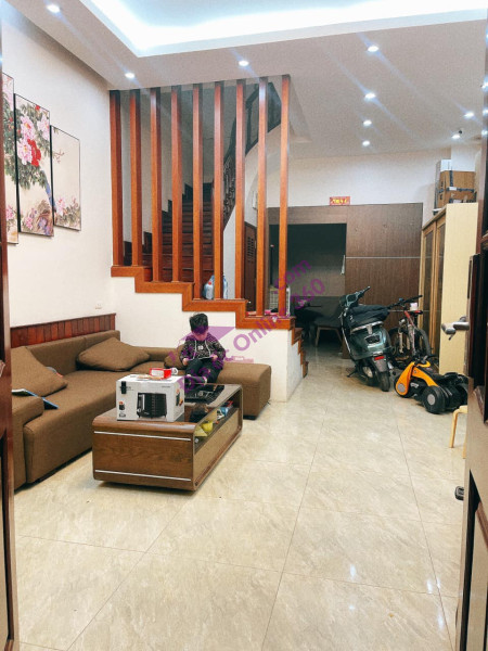 Bán Nhà Đường Láng Đống Đa, 48m2, 4 Tầng, Lô Góc, Ngõ Thông, Gấn Ô tô,