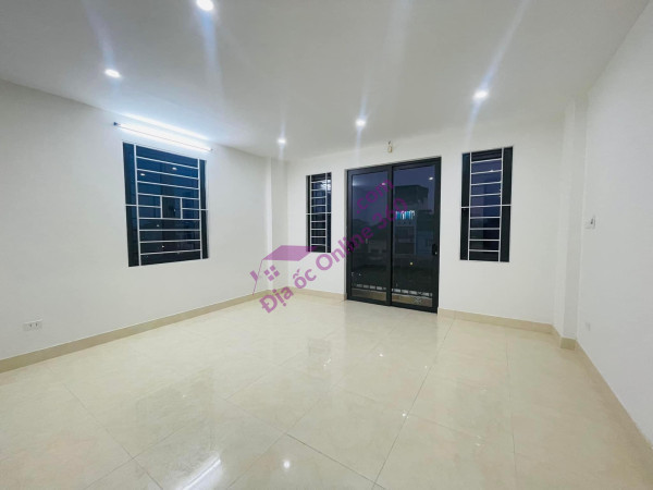 Bán nhà Lĩnh Nam, Hoàng mai 30m2*4 Tầng giá 2.7 Tỷ
