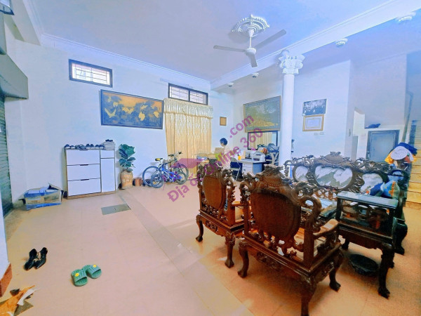 Mặt phố to Hồ Tùng Mậu kinh doanh đỉnh, 2 mặt tiền, vỉa hè to, 2 làn