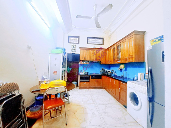 Mặt phố to Hồ Tùng Mậu kinh doanh đỉnh, 2 mặt tiền, vỉa hè to, 2 làn