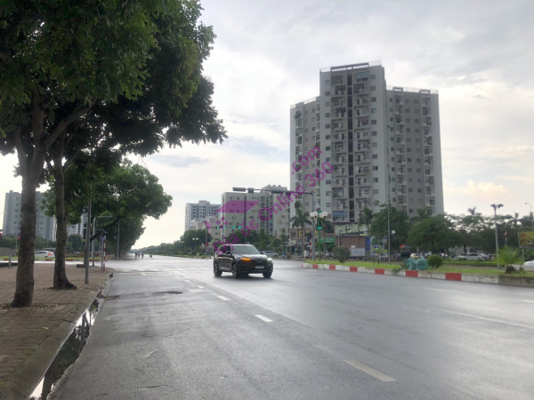 Bán nhà Mặt phố Nguyễn Văn Linh, Vỉa hè, KD, 125m2, chỉ 71 tr/m2.