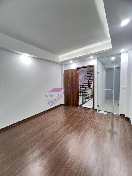 Bán nhà 99m2 phố Hồng Tiến, Long Biên Gara Ô tô 10 phòng Thang máy Giá