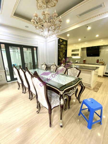 Bán gấp nhà Thuỵ Khuê: 190m2, 3 tầng, mặt tiền khủng, giá chỉ hơn 40 tỷ -