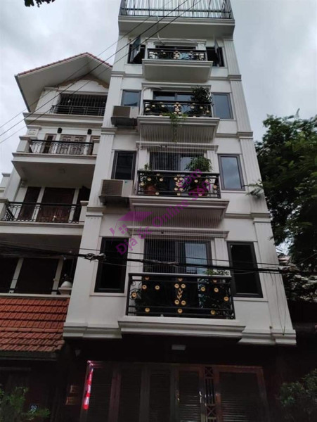 Bán nhà 5 tầng ngõ 4 Đặng Văn Ngữ Ô TÔ, S70 m, mặt tiền 6 m, giá 9,3 tỷ