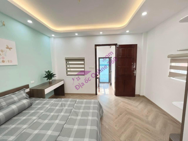 Bán nhà 5 tầng ngõ 4 Đặng Văn Ngữ Ô TÔ, S70 m, mặt tiền 6 m, giá 9,3 tỷ