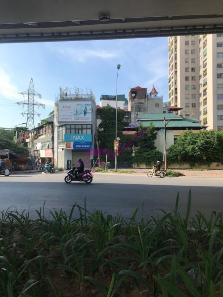 Chính chủ thu hồi vốn bán lỗ 800tr bán nhà 4 tầng chợ 200 xóm chiếu quận 4