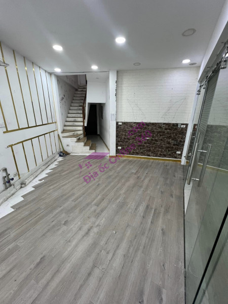 Cho thuê nhà mặt phố Tam Trinh , 160m2 x 1 tầng , MT 4,5m , giá 15tr