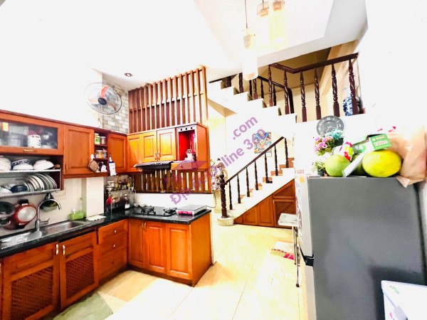 Siêu cơ hội! Nhà cần bán gấp hẻm xe hơi 10m, Nguyễn Thiện Thuật, Quận 3,