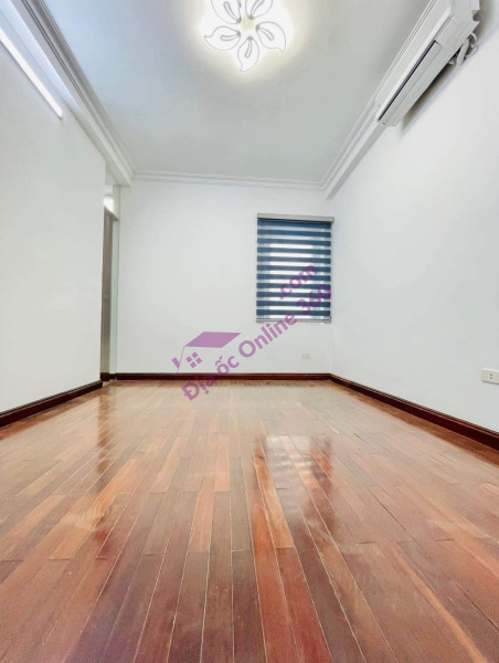 Bán nhà phố Lê Trọng Tấn ô tô đỗ cổng, nhà đẹp, 3 ngủ, 35m, 3.5tỷ