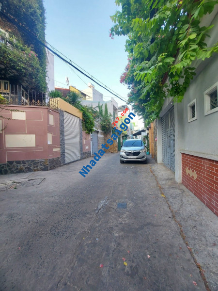 Sát Hutech - HXH 7 chỗ - 5.5x22.5m - 12 phòng full NT - Thu nhập 700tr/năm