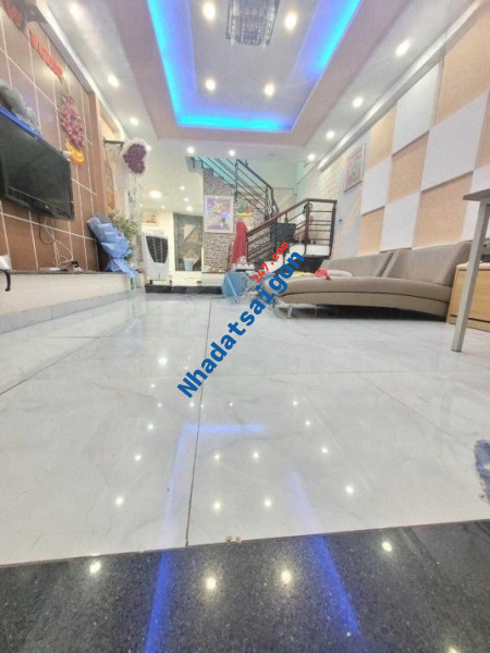 Bán nhà hẻm xe hơi chợ Bà Chiểu Bình Thạnh 3 tầng BTCT 33m2 chỉ hơn 4tỷ