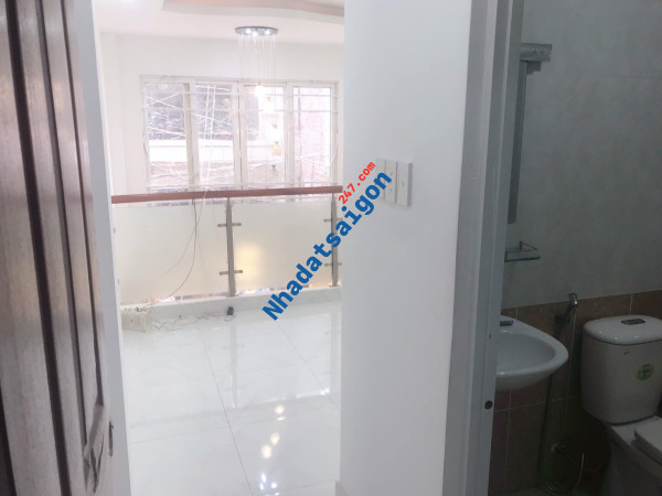 Bán nhà gần công viên Gò Vấp - Chỉ nhỉnh 3 Tỷ hảm xe hơi quay đầu vị trí đắc địa giá rẻ