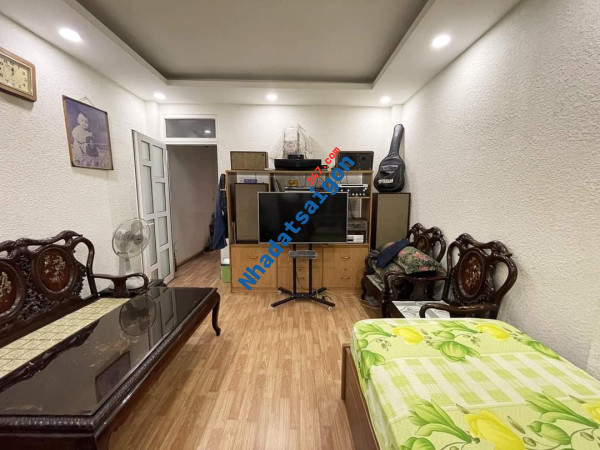 Quá Hiếm Q4 giáp Q1, MT 12m, 5 tầng, DTSD: 285m2 nhỉnh 250tr/m