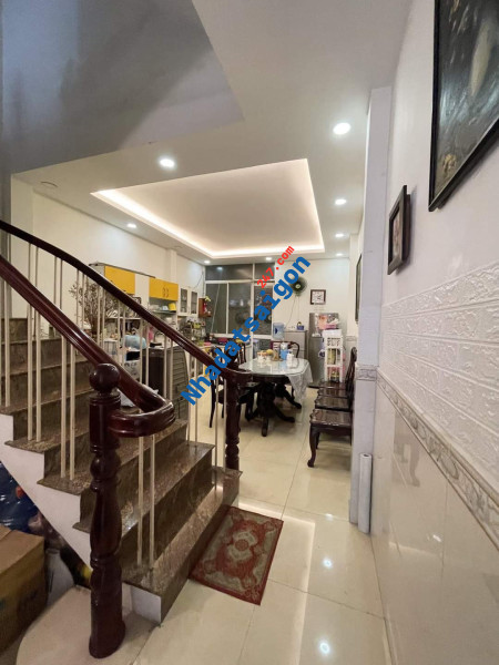 Quá Hiếm Q4 giáp Q1, MT 12m, 5 tầng, DTSD: 285m2 nhỉnh 250tr/m
