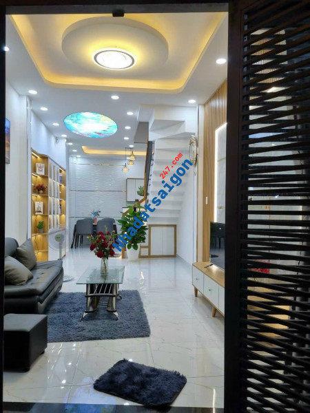 NHÀ BÁN ĐỐI DIỆN LOTTE MART - HẺM XE HƠI - NHÀ ĐẸP Ở NGAY - 40M2 - NHỈNH 3 TỶ