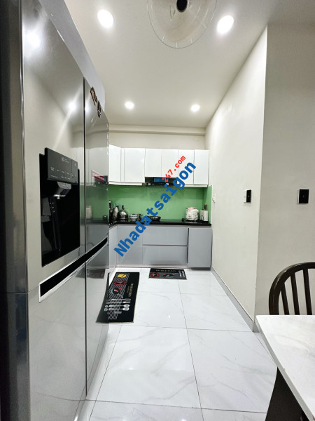 Bán nhà HXH Điện Biên Phủ DT 5x14m. Chủ tặng lại toàn bộ nội thất 2 tỷ